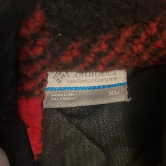 Columbia Women’s Black and Red Checkered Puffer Jacket - Picture 2 of 6